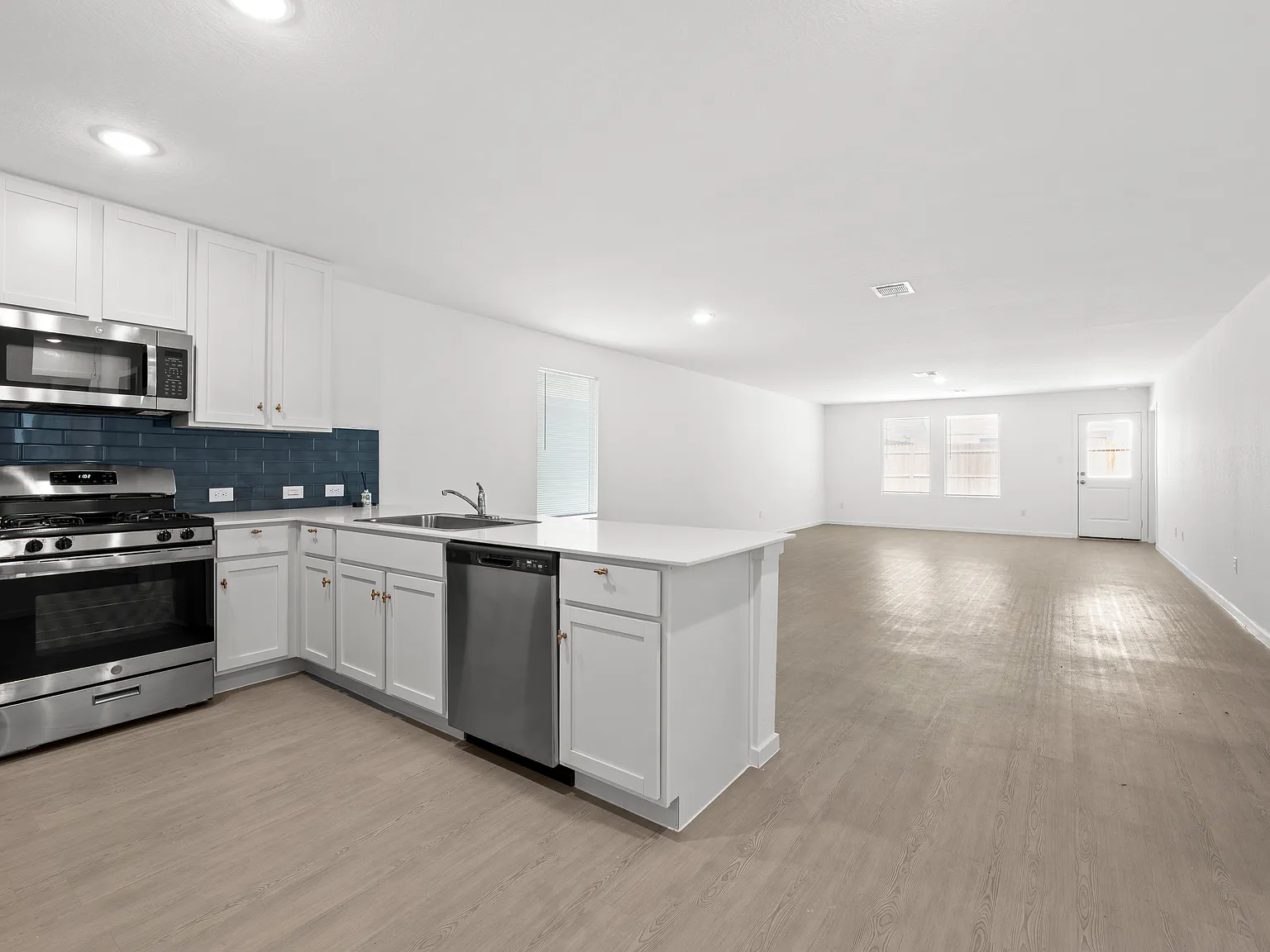 4 bed, 1850 sqft, $2,099 — Photo 4