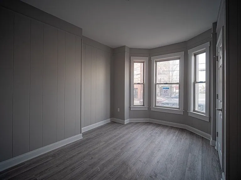 143 London St #2 — Photo 5