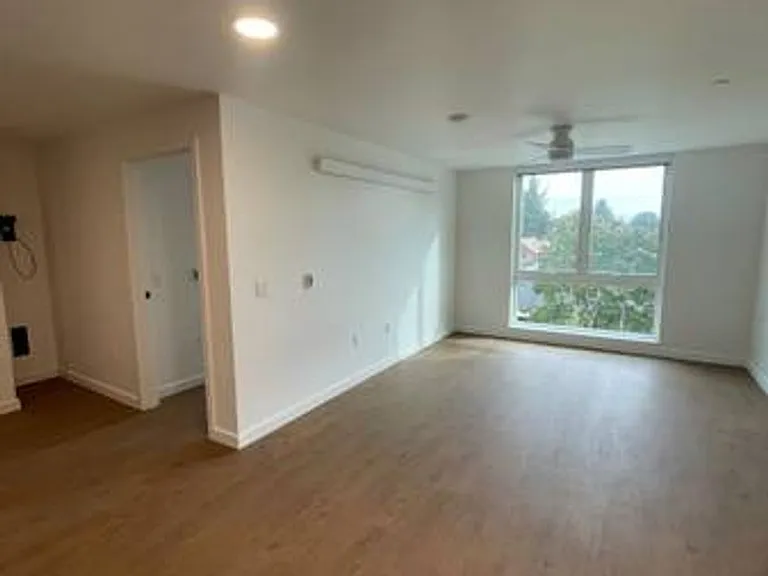 5560 NE 42nd Ave — Photo 33