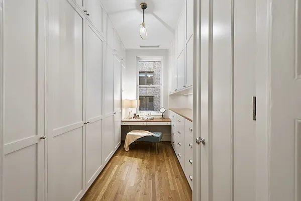 Sold by Nest Seekers International | media 31