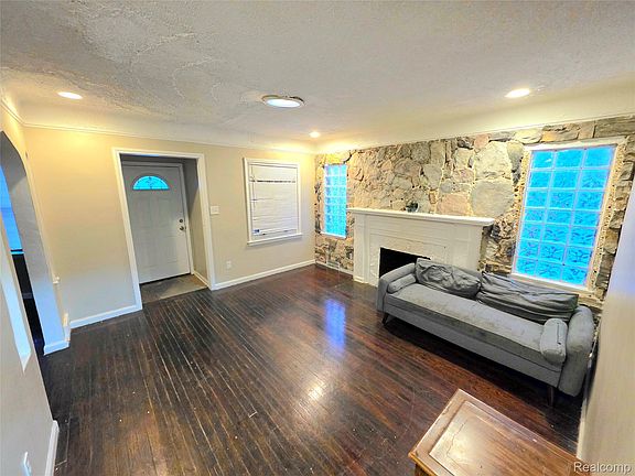 3rd image of 14235 Winthrop St