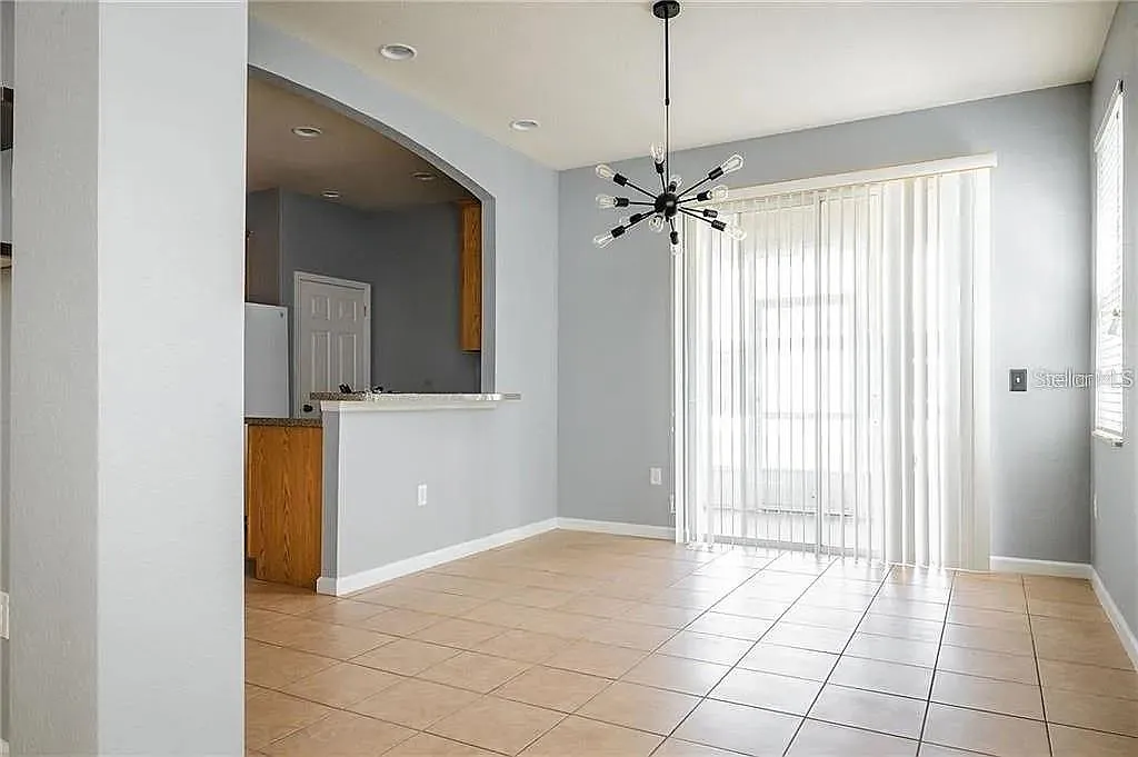 3 bed, 2.0 bath, 1983 sqft, $2,550 — Photo 2