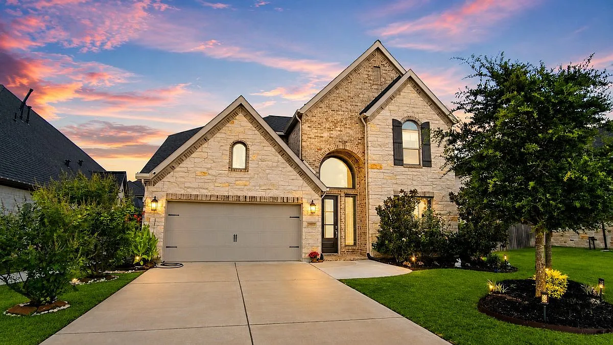 4 bed, 3.5 bath, 2965 sqft, $3,400 — Photo 2