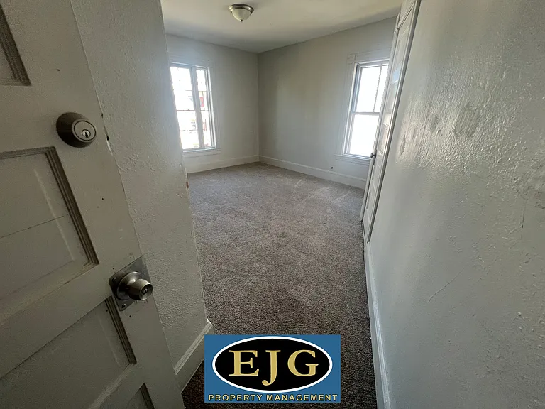 551 Montgomery St #2 — Photo 15