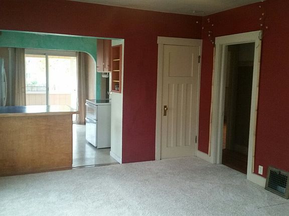 5th image of 415 W Carlisle Ave