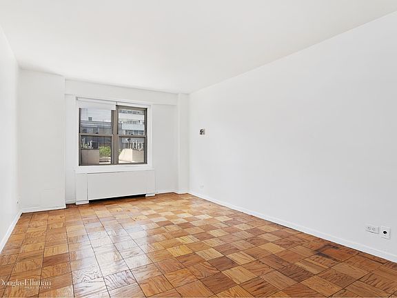 3rd image of 224 E 60th St APT 6J