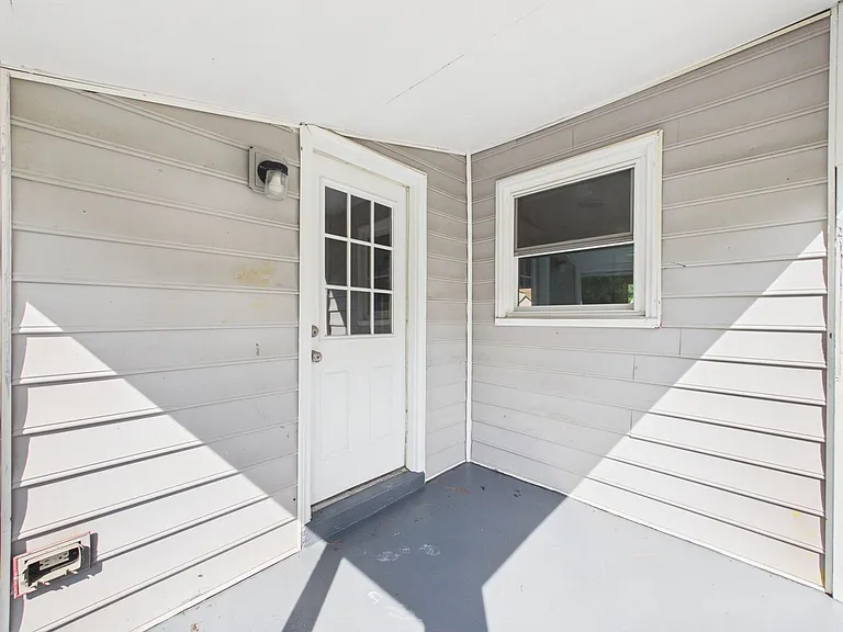 1124 Hollister Ave — Photo 6
