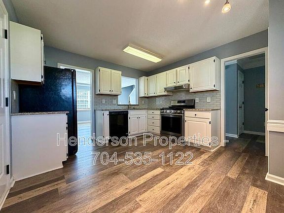 4th image of 2620 Wind Song Ct