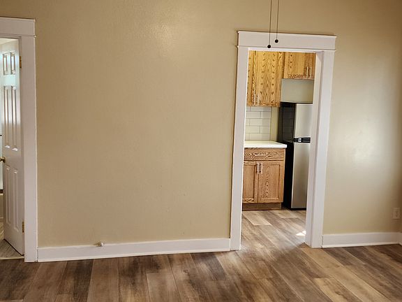2nd image of 921 E Broadway APT 301