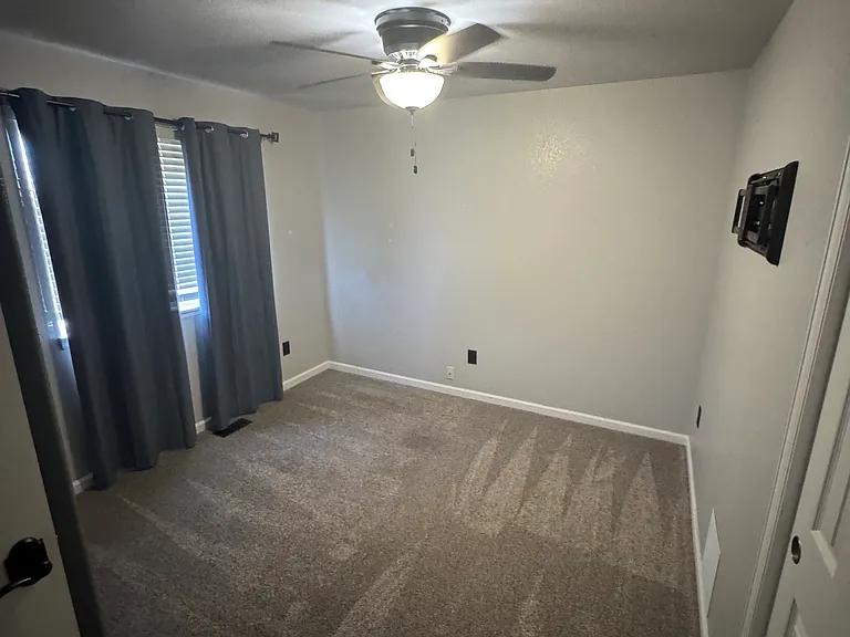 3757 Mount Flora St — Photo 4