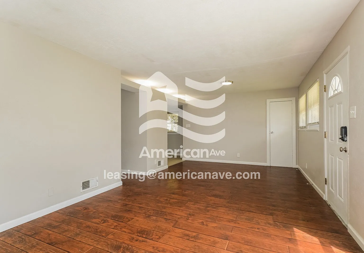 3 bed, 1.0 bath, 942 sqft, $1,375 — Photo 3
