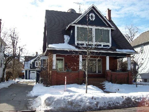 1st image of 62 Lasalle Ave