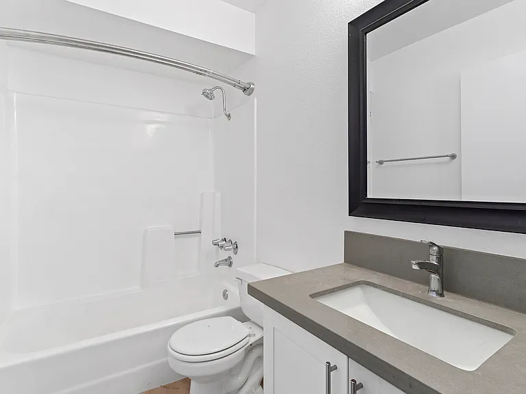 1626 Malcolm Ave — Photo 23