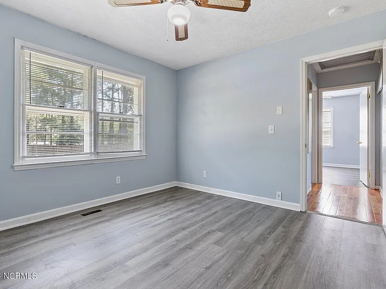 1708 N Poplar St — Photo 14
