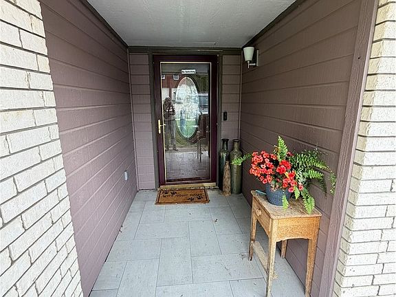 2nd image of 806 N 5th St