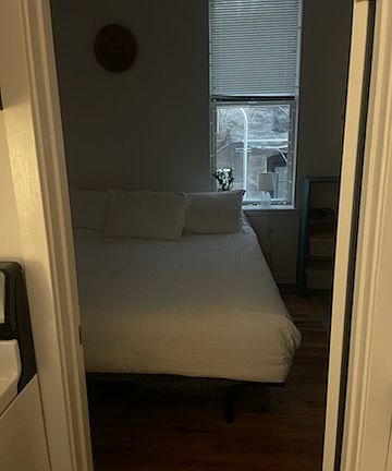5th image of 1346 N Greenview Ave #1R