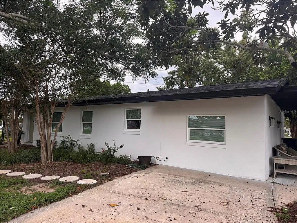 3 bed, 2.0 bath, 1295 sqft, $2,000 — Photo 4