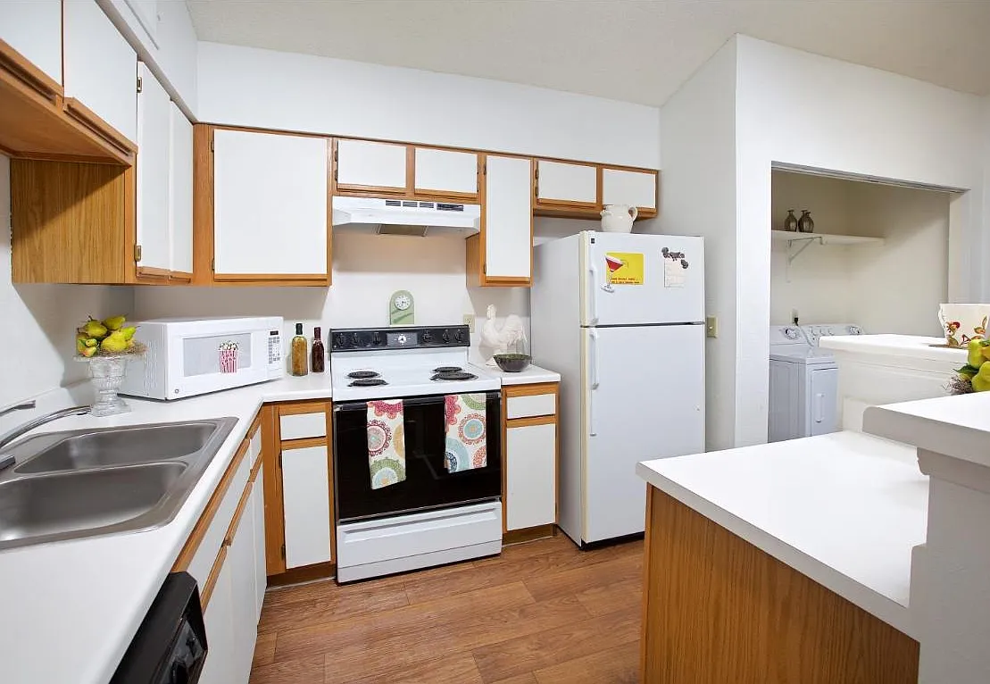 2305 at Killearn — Photo 1