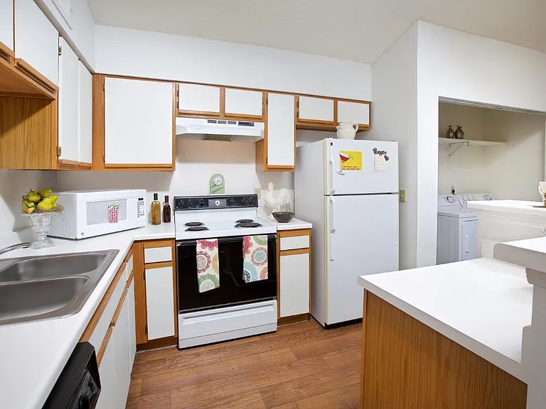 2305 at Killearn — Photo 1