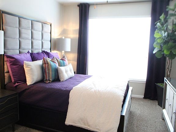 4th image of 7777 Katy Fwy APT 148