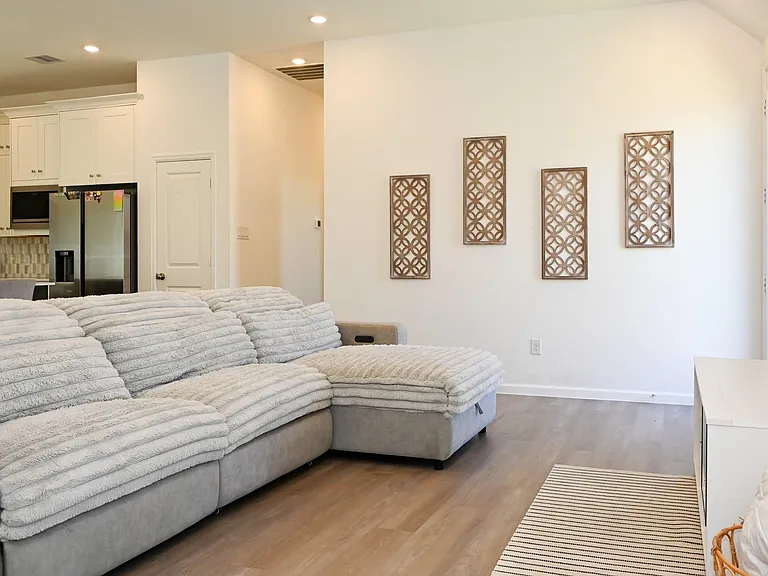 3057 Pensacola Dr — Photo 18