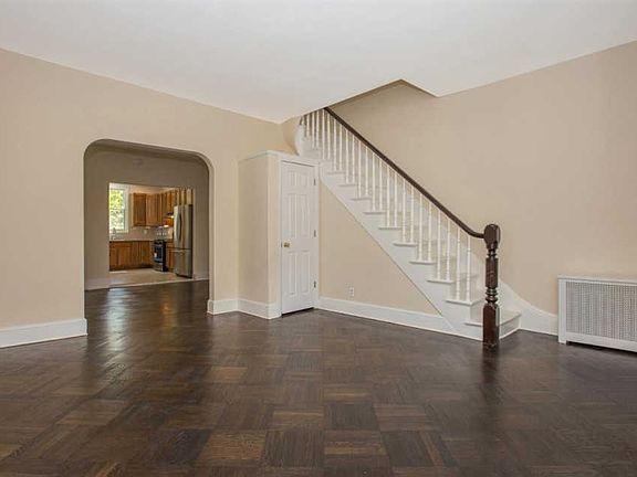 2nd image of 865 Montgomery St