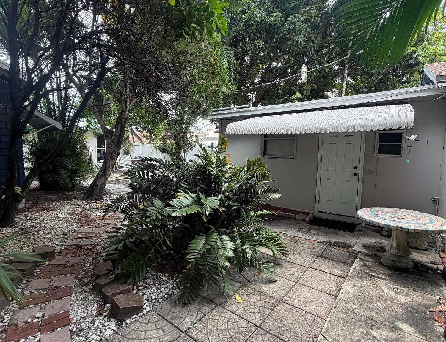 1 bed, 1.0 bath, 450 sqft, $1,000 — Photo 1
