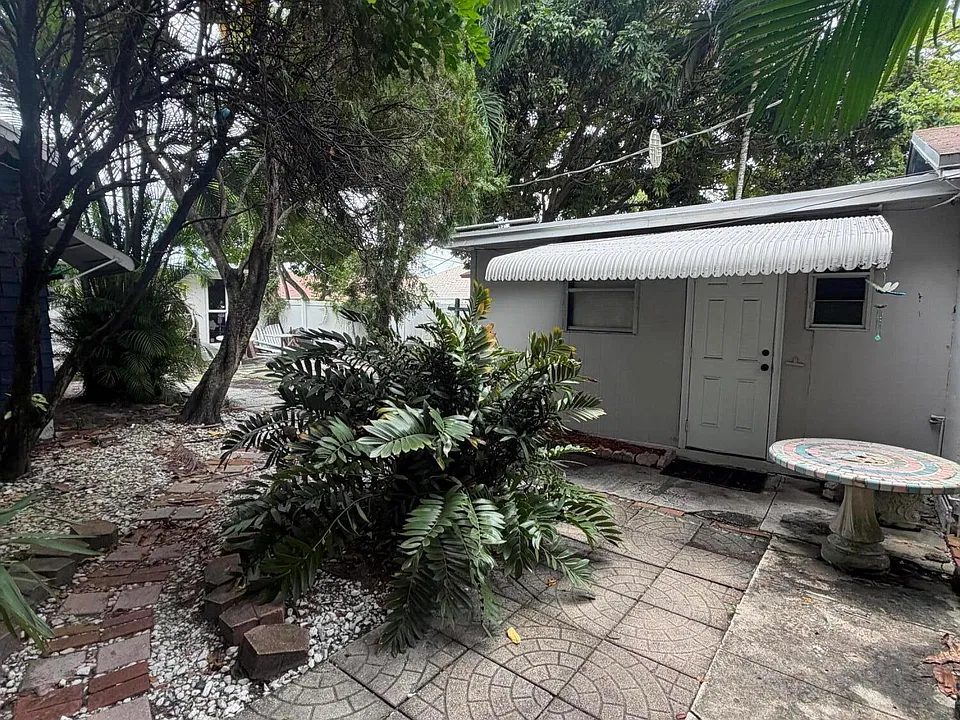 43 SE 10th Ter #B