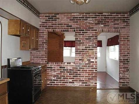 3rd image of 502 Delta Ave