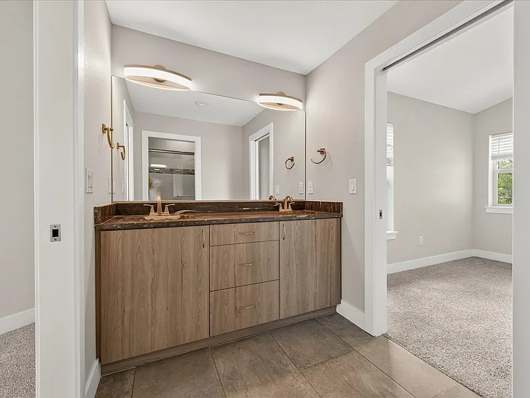1407 Rogers Ct — Photo 32