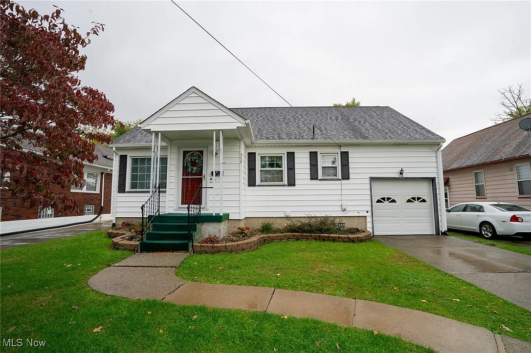 349 Moore St photo 1