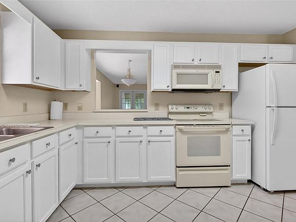 3rd image of 9077 SW 91st Cir