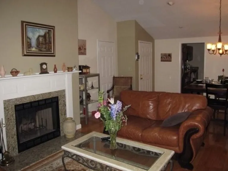 28 Essex Green Ln #D — Photo 3