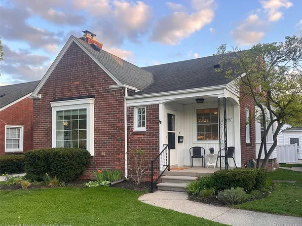 1797 Allard Ave, Grosse Pointe Woods, MI 48236