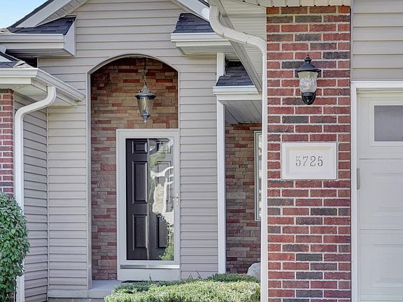 3rd image of 5725 Chatsworth Ln