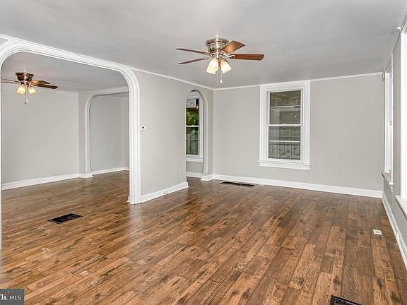 5th image of 40 E Pomfret St