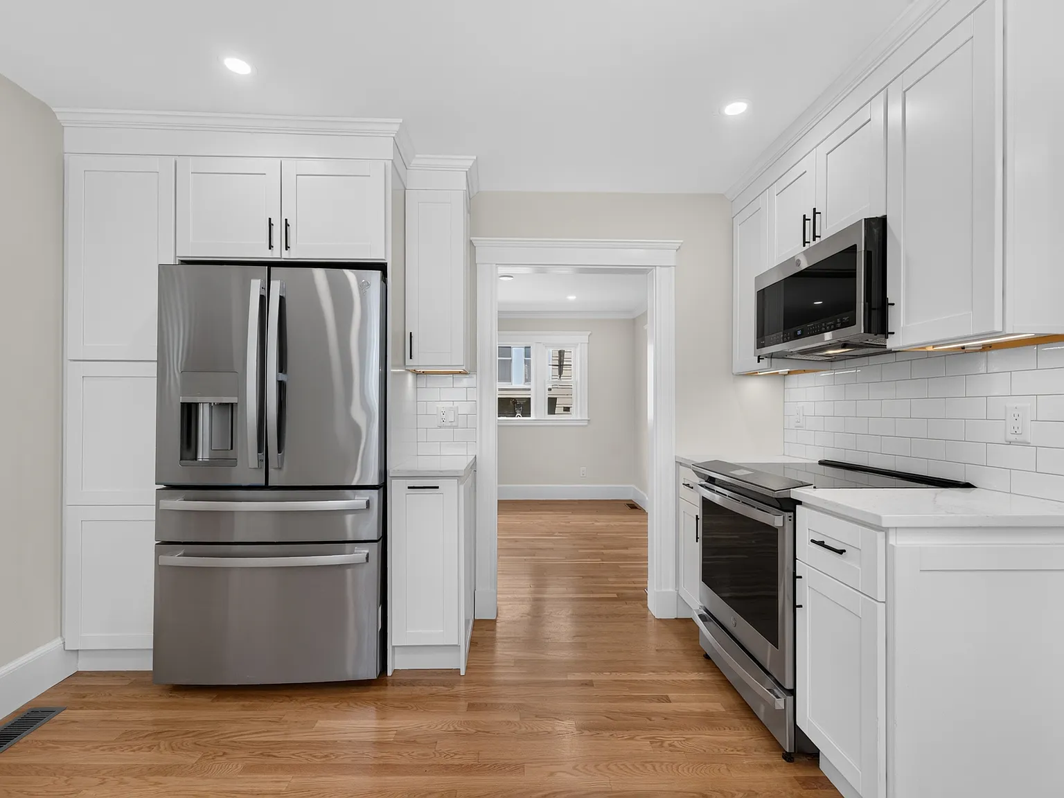 3 bed, 1404 sqft, $4,500 — Photo 3