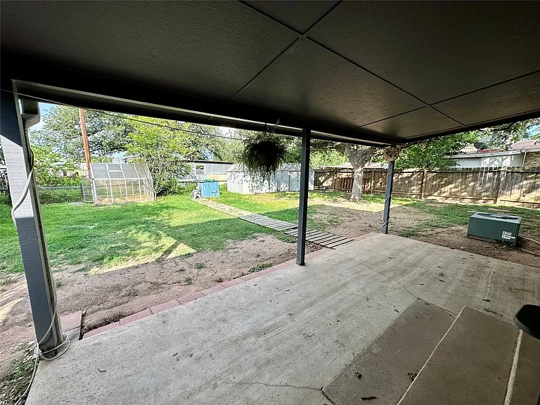 438 South Dr — Photo 16