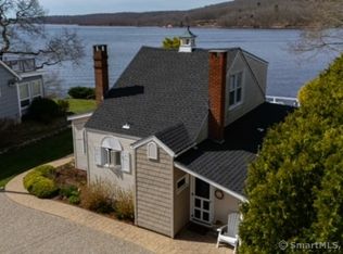 26 Bluff Rd W, Gales Ferry, CT 06335