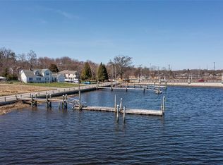 11 Mathewson Rd, Barrington, RI 02806