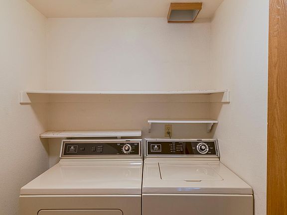 4th image of 578 W Jamison Pl