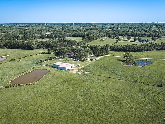2nd image of 385 Woods Farm Rd