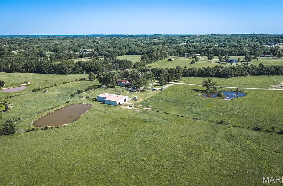 1st image of 385 Woods Farm Rd