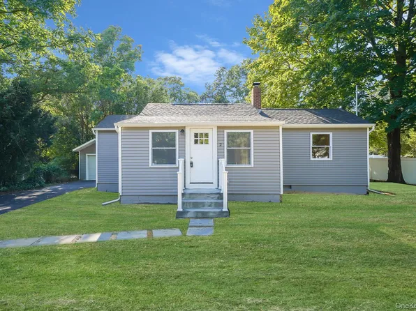2 Myrtle Lane, Coram, NY 11727