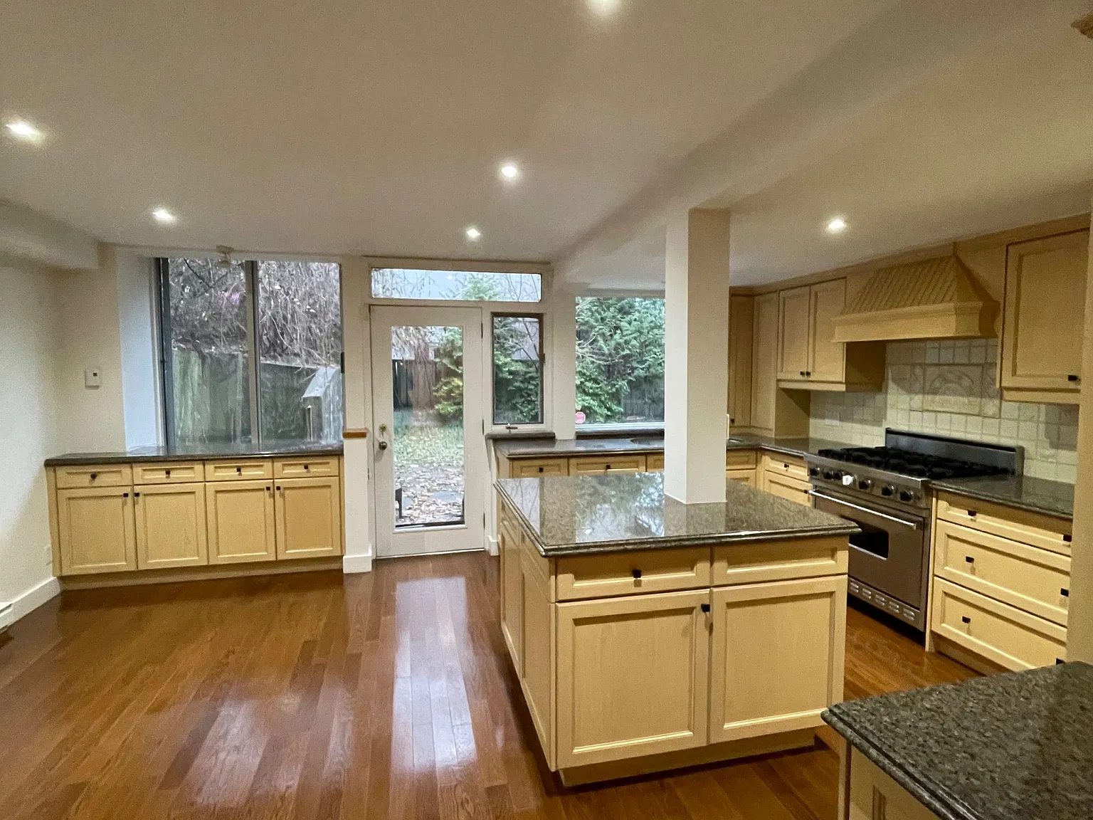 4 bed, $6,000 — Photo 2