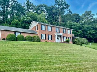 9 Greenview Dr, Fairmont, WV 26554