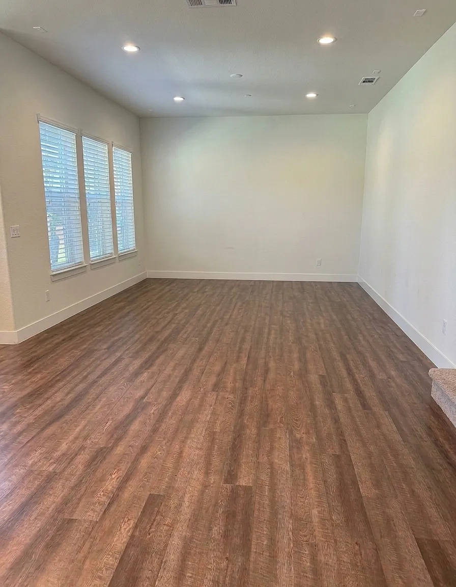 4 bed, 2215 sqft, $4,850 — Photo 2