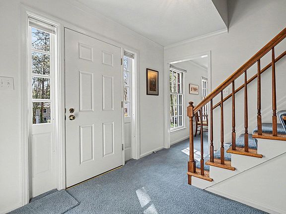 5th image of 806 Churchill Dr