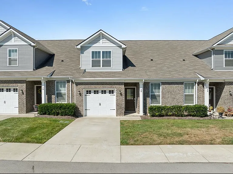 28 Torrey Pines Ln — Photo 1