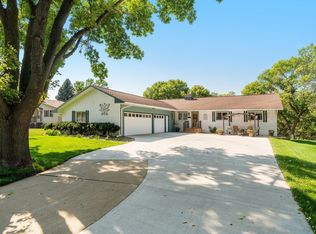 1900 Constance Dr, Vermillion, SD 57069